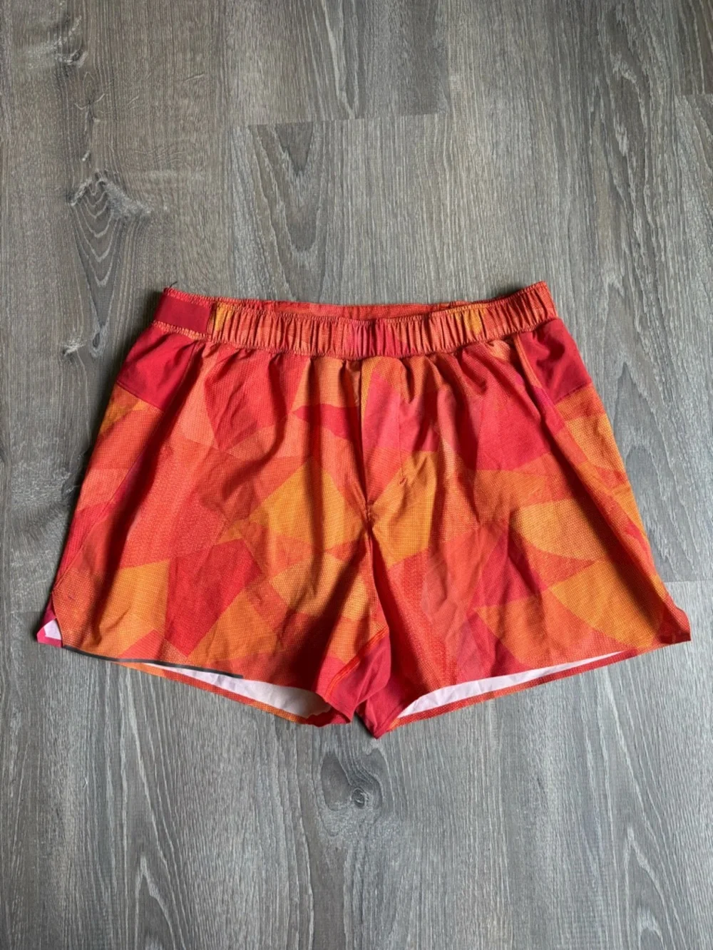Lululemon Surge Shorts Men’s Size Large in Mesh Mash Orange Multi